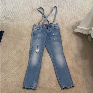 Light wash skinny jean